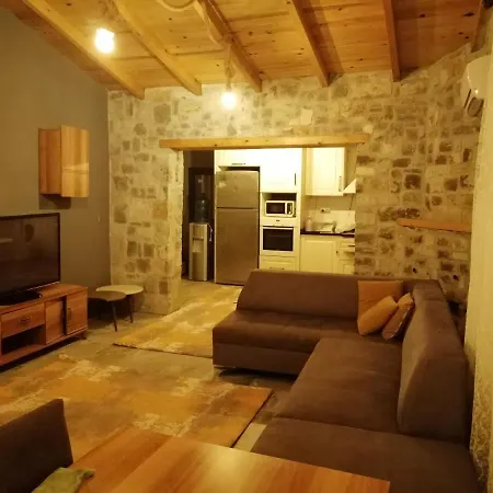 Tas Villa *